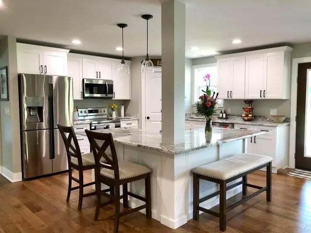 White kitchen with peninsula seating