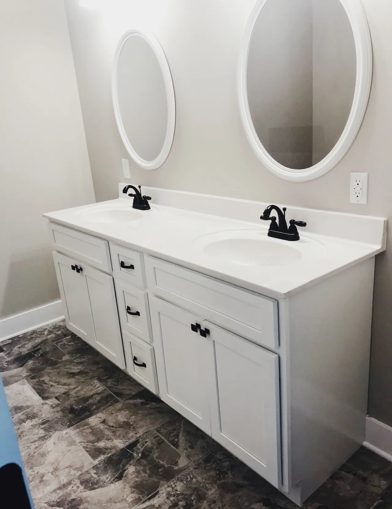 White double vanity with oval mirrors