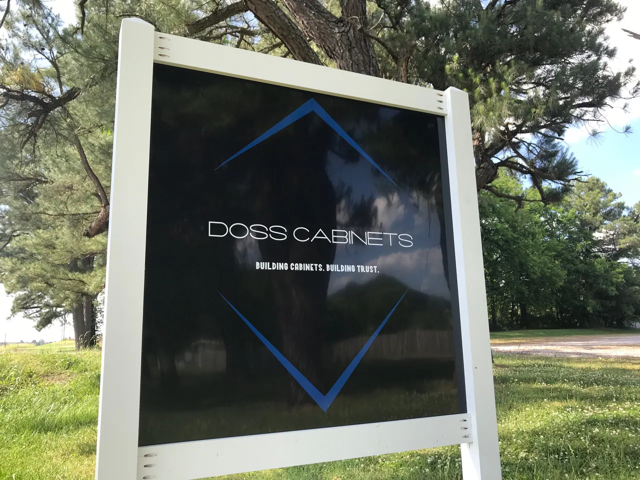 Doss Cabinets sign outside the shop on Dixon Springs Highway